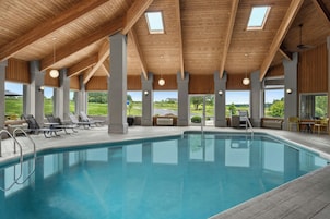 Una piscina cubierta