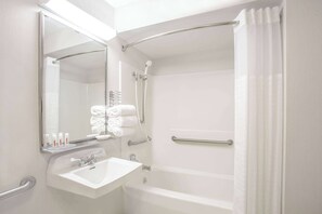 Salle de bain accessible aux personnes à mobilité réduite