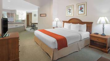 Suite estudio ejecutiva, 1 cama de matrimonio grande, no fumadores | Ropa de cama de alta calidad, escritorio, tabla de planchar con plancha