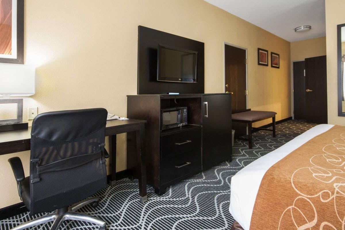 Suite, 1 King Bed, Accessible, Non Smoking | In-room safe, desk, blackout drapes, iron/ironing board