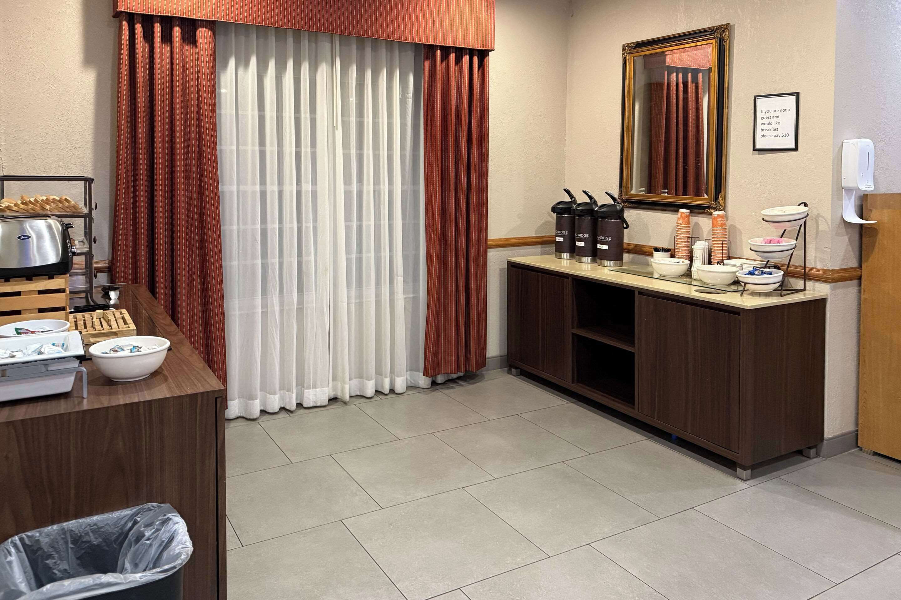 Photo - Country Inn & Suites by Radisson, Elgin, IL