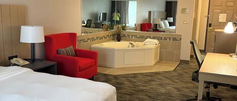 Suite, 1 kingsize-seng, ikke-røyk, massasjebadekar | Skrivebord, blendingsgardiner og strykejern/-brett