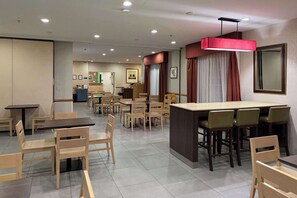 Free daily buffet breakfast  - Country Inn & Suites by Radisson, Elgin, IL (Elgin)