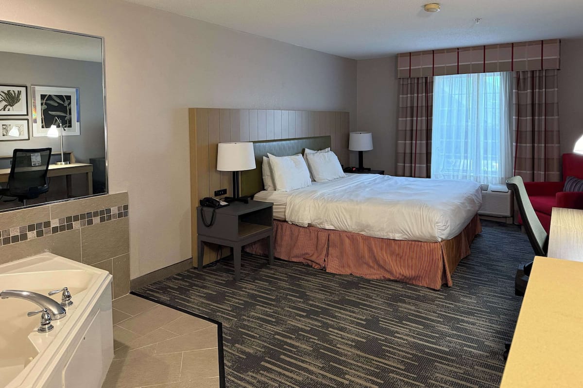Suite, 1 King Bed, Non Smoking, Jetted Tub | 1 bedroom, desk, blackout drapes, iron/ironing board