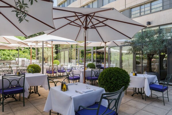 Breakfast, lunch, dinner served; French cuisine, garden views 