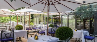 Crowne Plaza Paris - Neuilly, an IHG Hotel