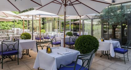 Crowne Plaza Paris - Neuilly, an IHG Hotel