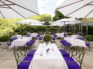 Breakfast, lunch, dinner served; French cuisine, garden views 