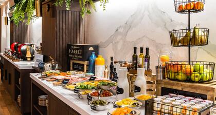 Crowne Plaza Paris - Neuilly, an IHG Hotel