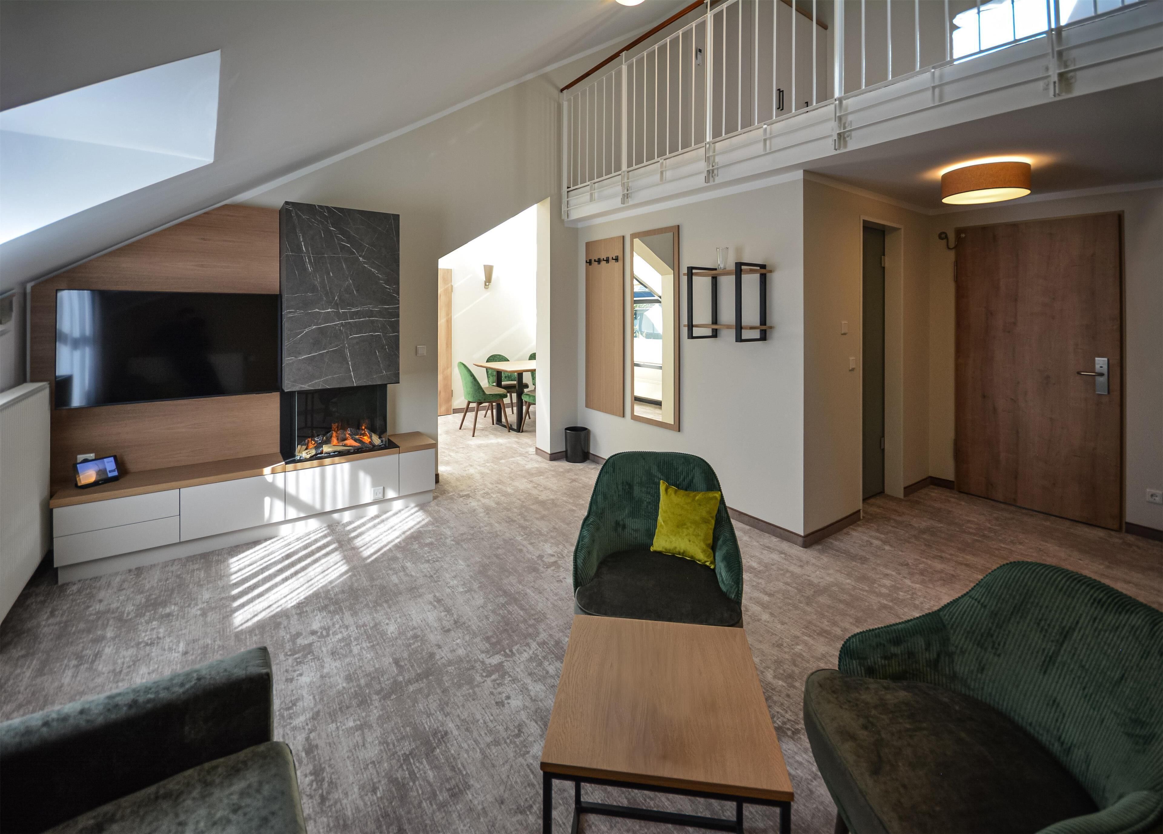 family apartment | 1 bedroom, hypo-allergenic bedding, minibar, in-room safe