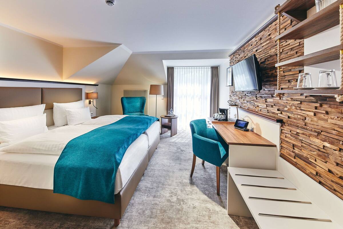 comfort room, 1 king bed | 1 bedroom, hypo-allergenic bedding, minibar, in-room safe