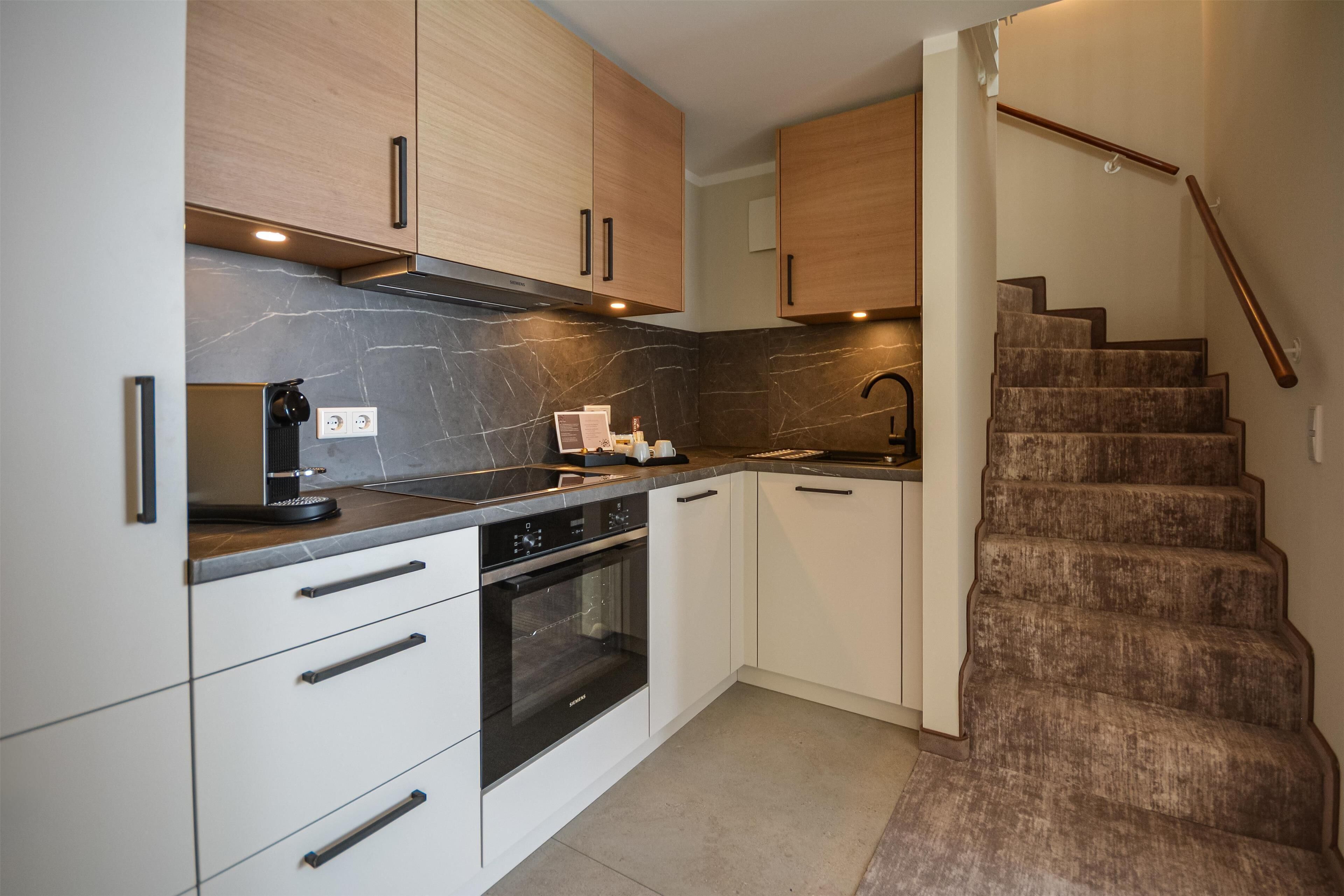 family apartment | 1 bedroom, hypo-allergenic bedding, minibar, in-room safe