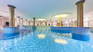 Indoor pool, sun loungers