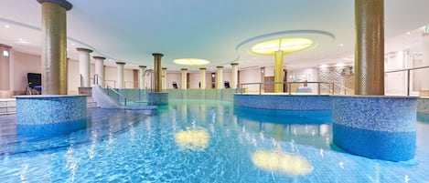 Indoor pool, sun loungers