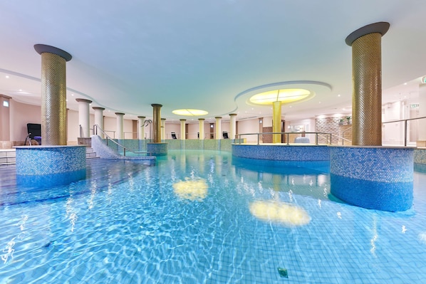 Indoor pool, sun loungers