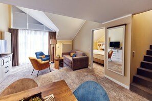 Hypo-allergenic bedding, minibar, in-room safe, individually furnished