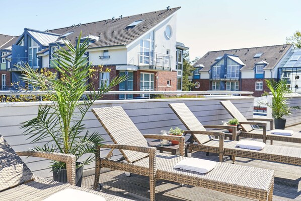 Sauna, steam room, body treatments, hot stone massages, body wraps