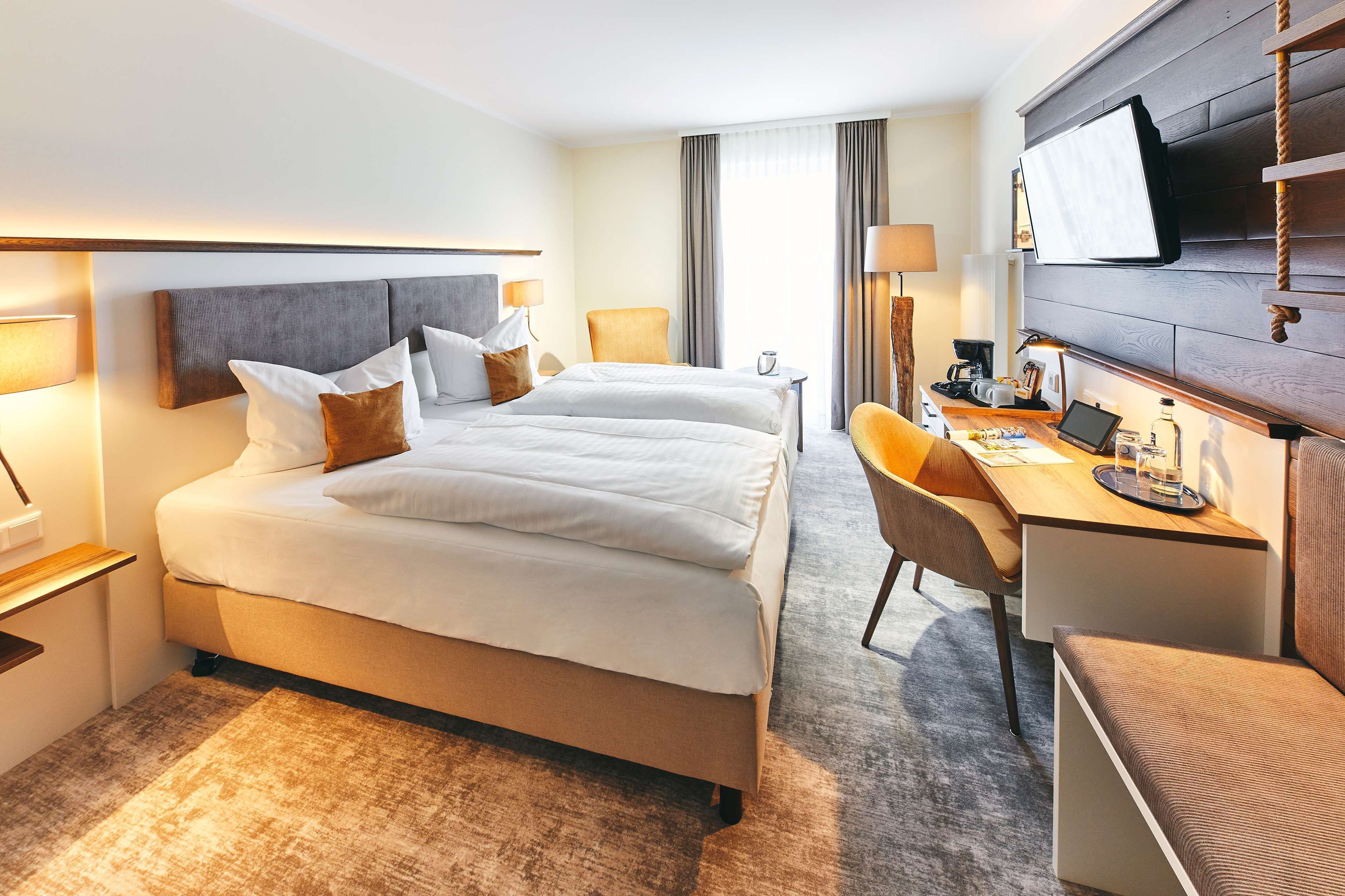 comfort room, 1 king bed | 1 bedroom, hypo-allergenic bedding, minibar, in-room safe