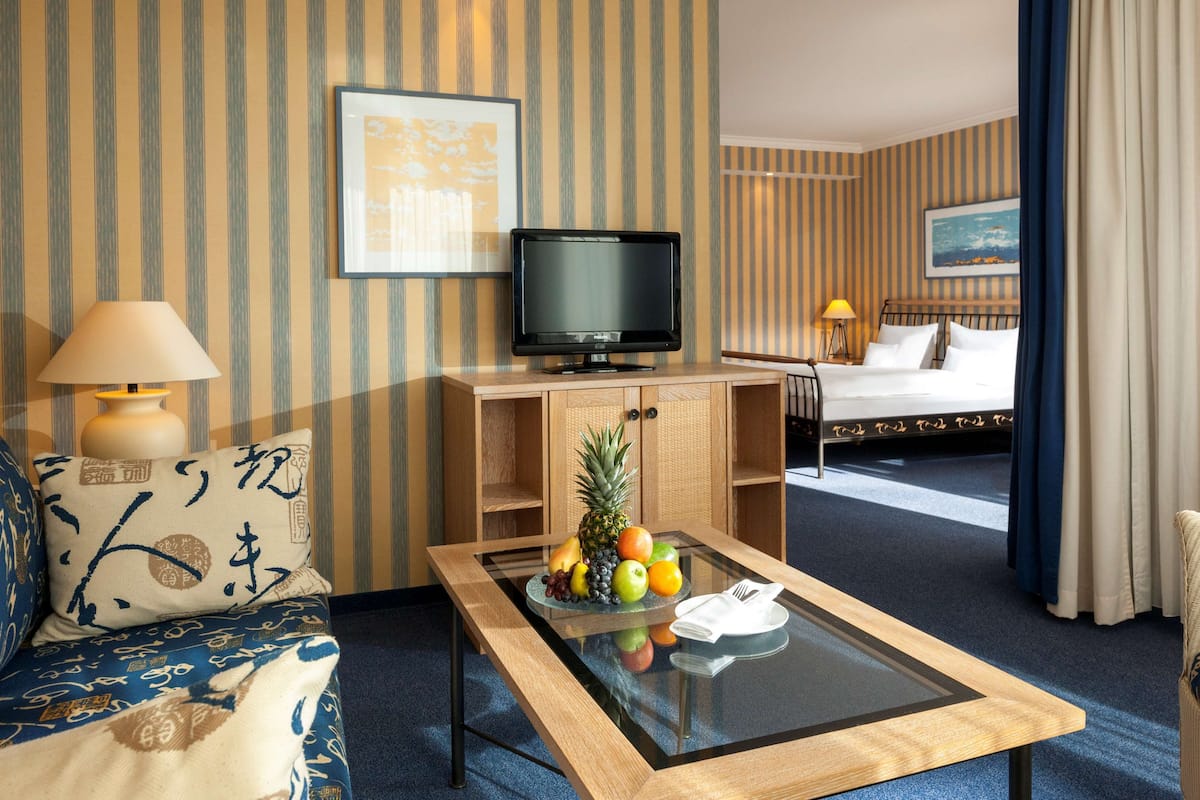 comfort room | 1 bedroom, hypo-allergenic bedding, minibar, in-room safe