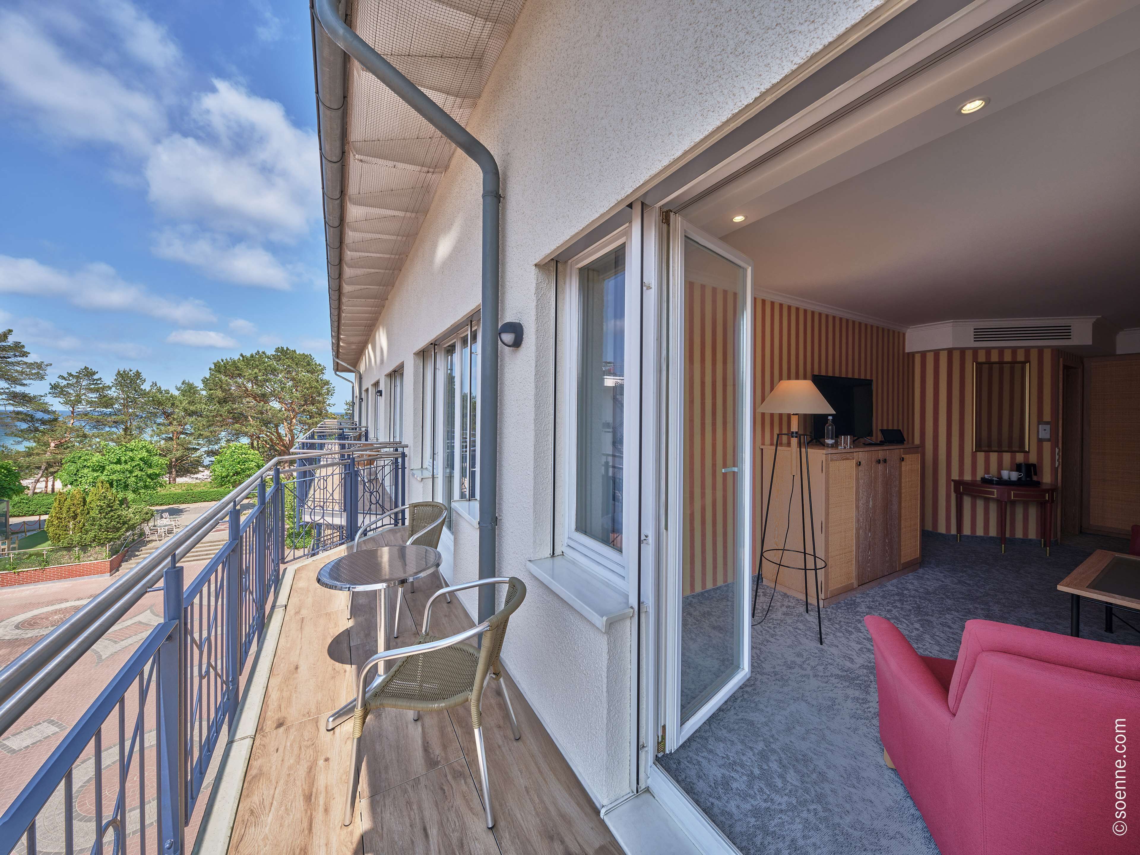 1 bedroom, hypo-allergenic bedding, minibar, in-room safe