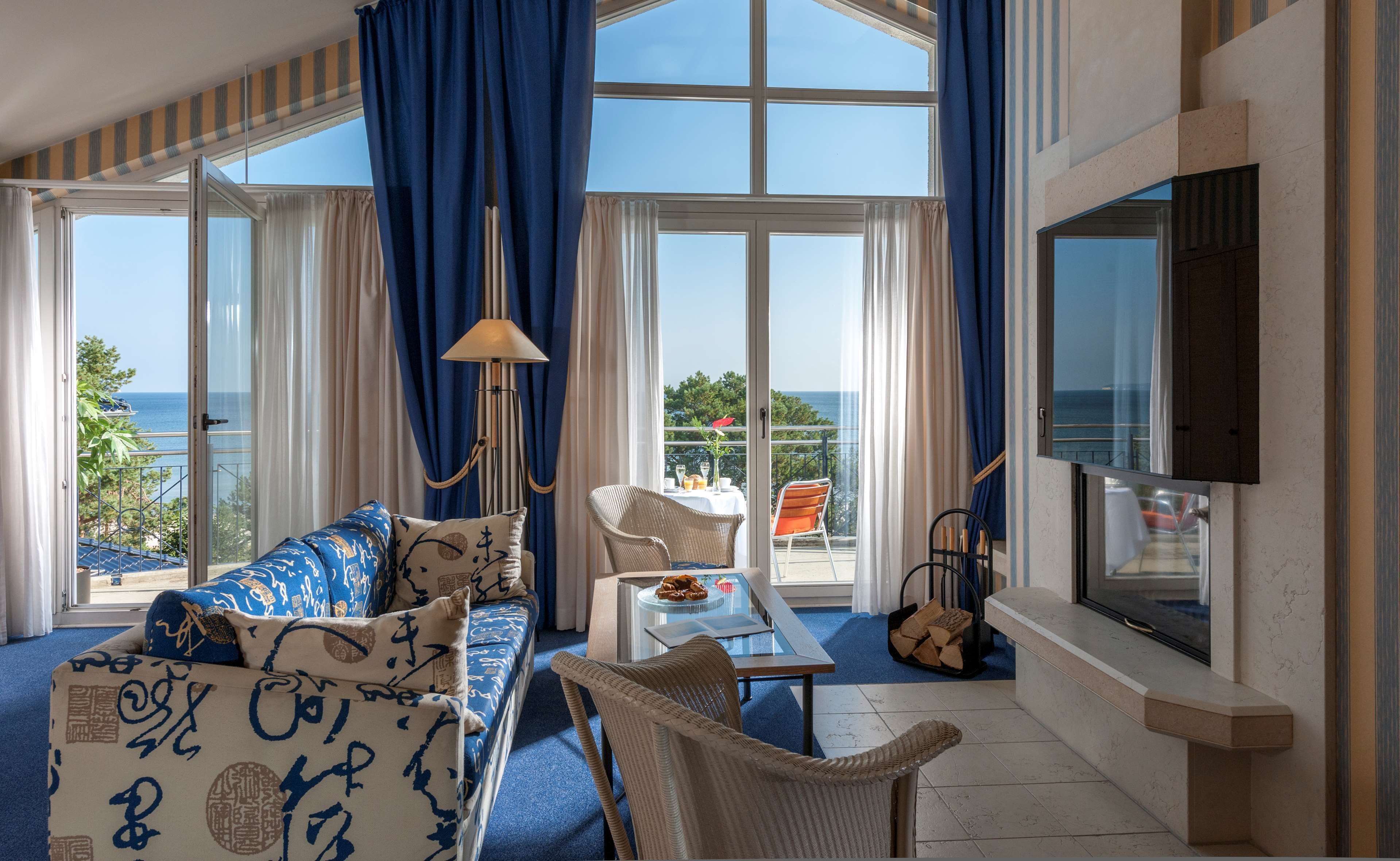 Hypo-allergenic bedding, minibar, in-room safe, individually decorated