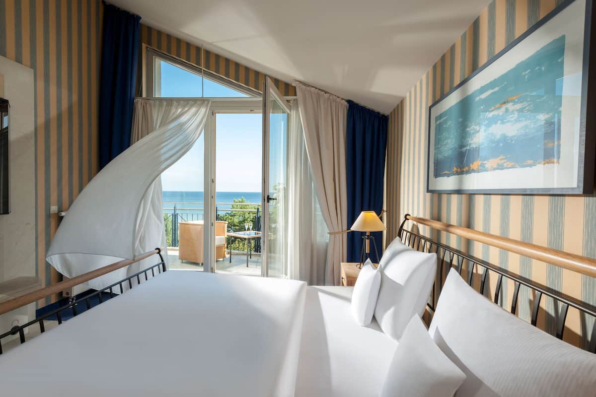 1 bedroom, hypo-allergenic bedding, minibar, in-room safe