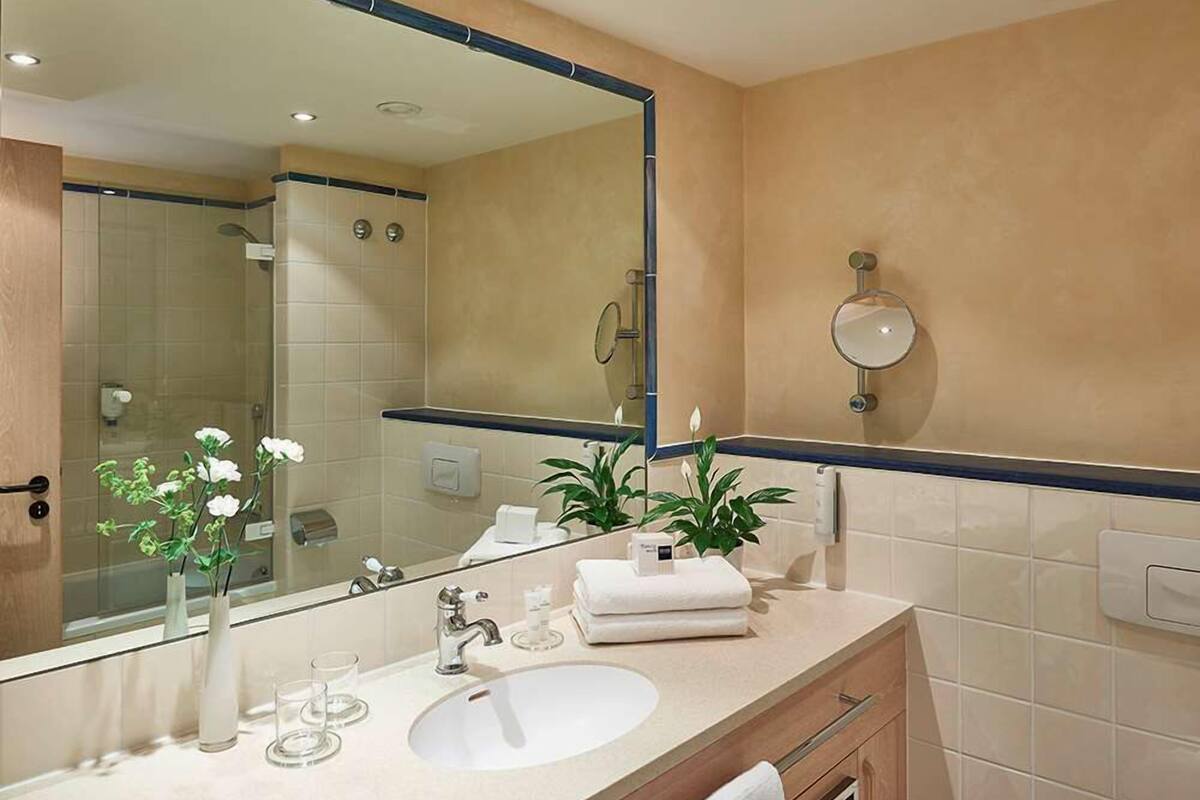 1 bedroom, hypo-allergenic bedding, minibar, in-room safe