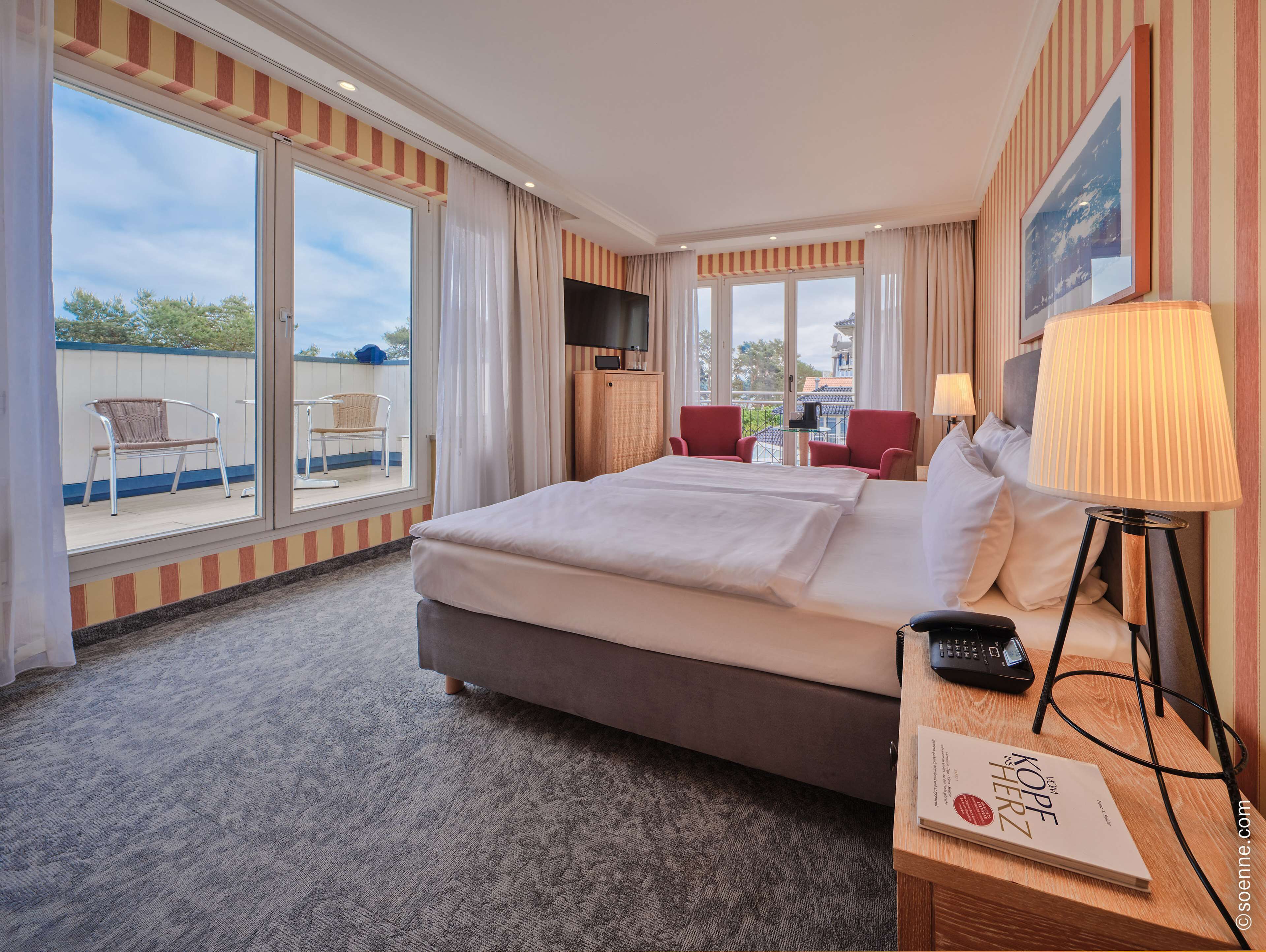 1 bedroom, hypo-allergenic bedding, minibar, in-room safe