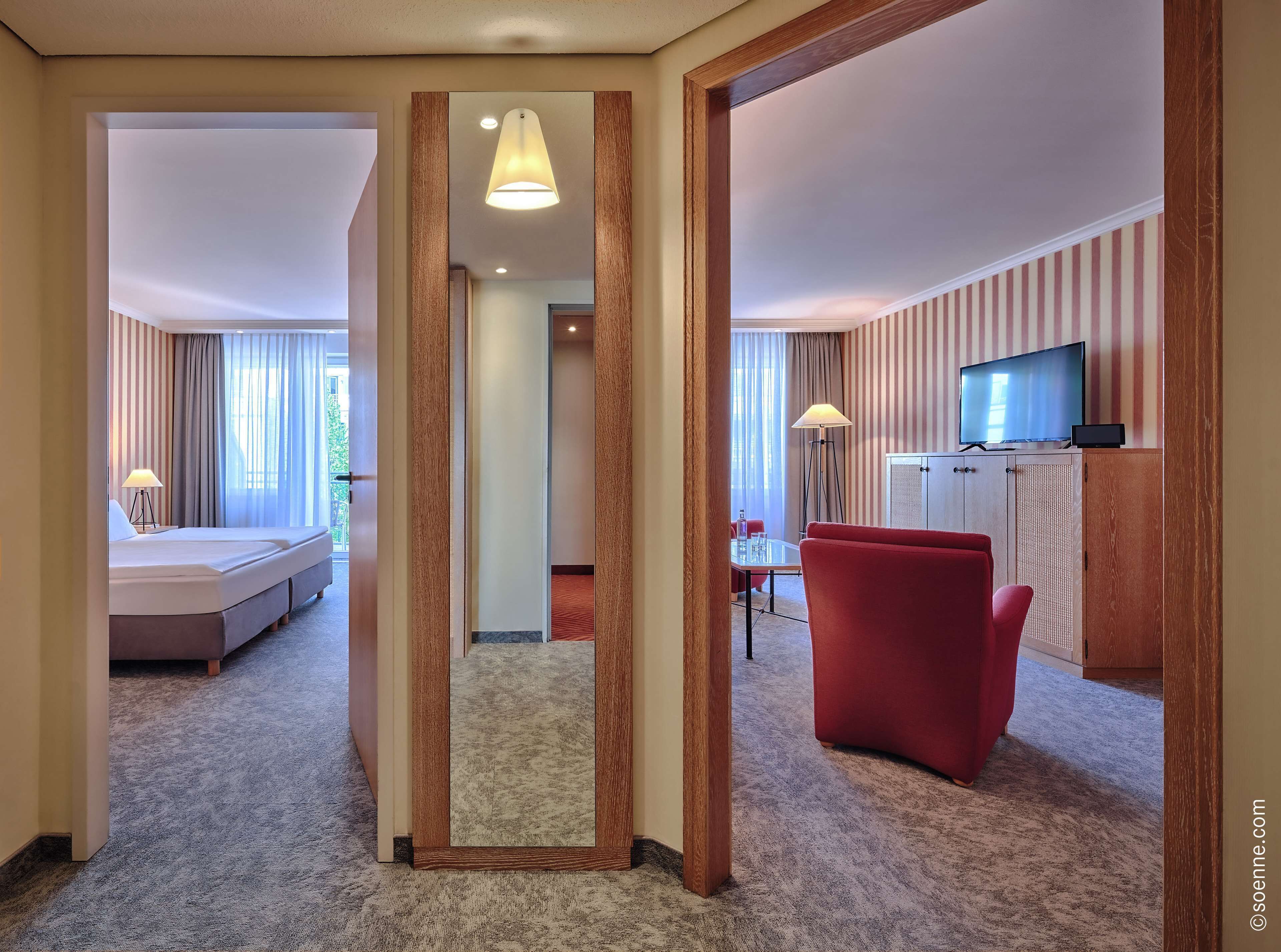 1 bedroom, hypo-allergenic bedding, minibar, in-room safe