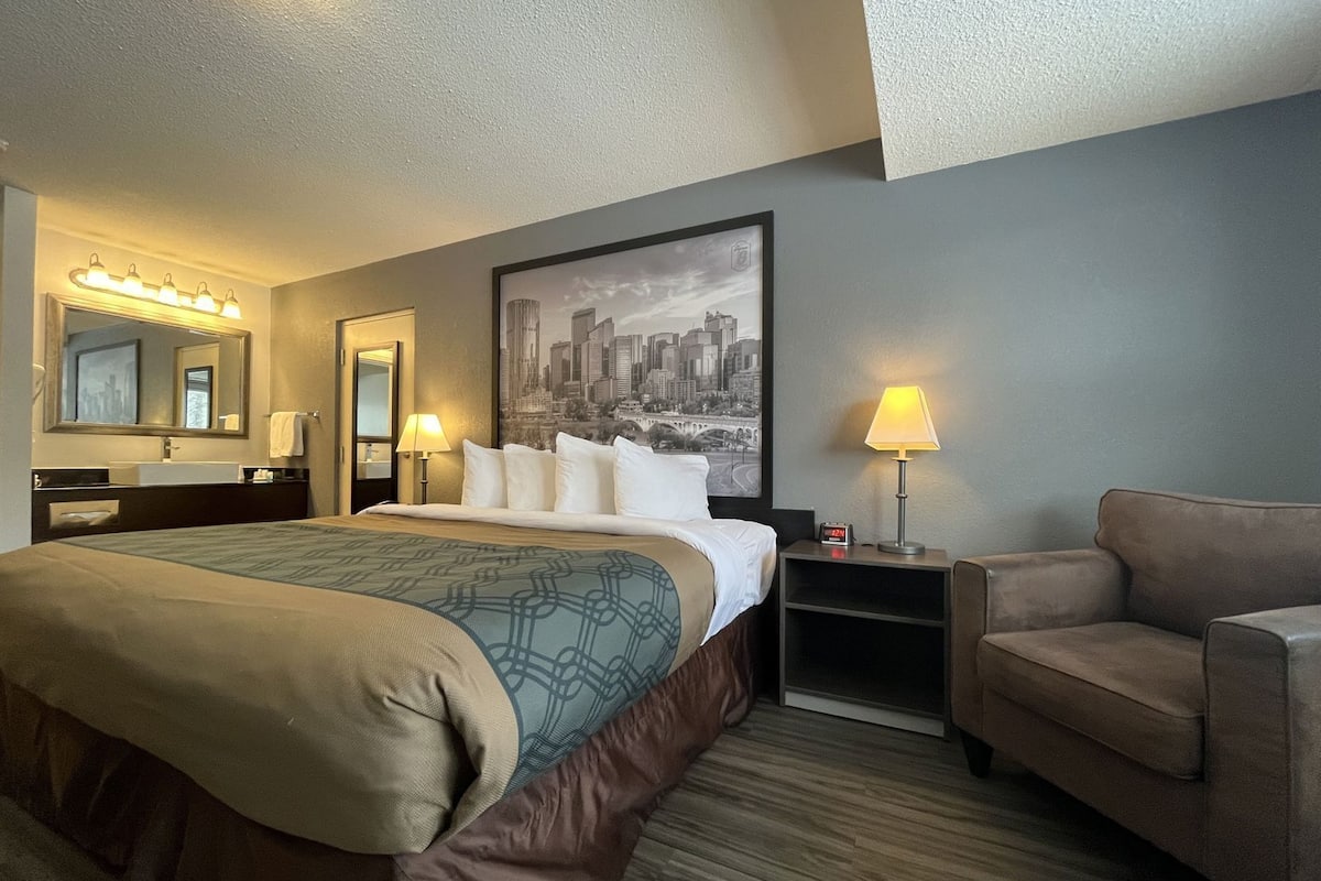 Desk, iron/ironing board, free cribs/infant beds, rollaway beds