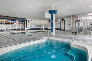 Bañera de hidromasaje cubierta
