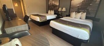 Super 8 by Wyndham Macleod Trail Calgary