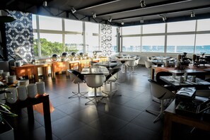 Daily buffet breakfast for a fee - Garden Beach Hotel (Antibes)