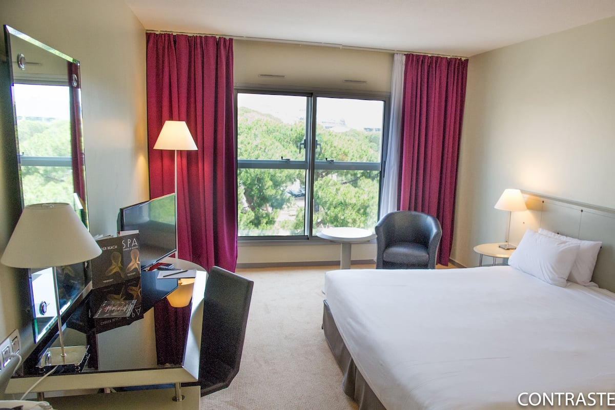 Superior Room | Minibar, in-room safe, cribs (free), WiFi (free)