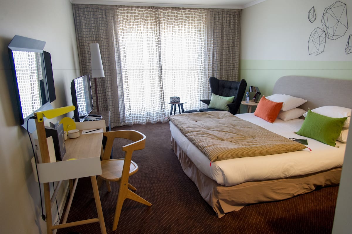 Minibar, in-room safe, cribs (free), WiFi (free)