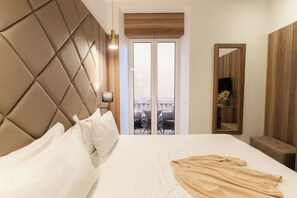 Chambre Balcony | Premium bedding, in-room safe, individually decorated, desk - Golden Tulip Cannes hotel de Paris (Cannes)