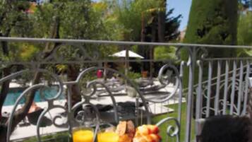 Suite (Duplex) | Sengetøy av topp kvalitet, safe på rommet og individuelt dekorert