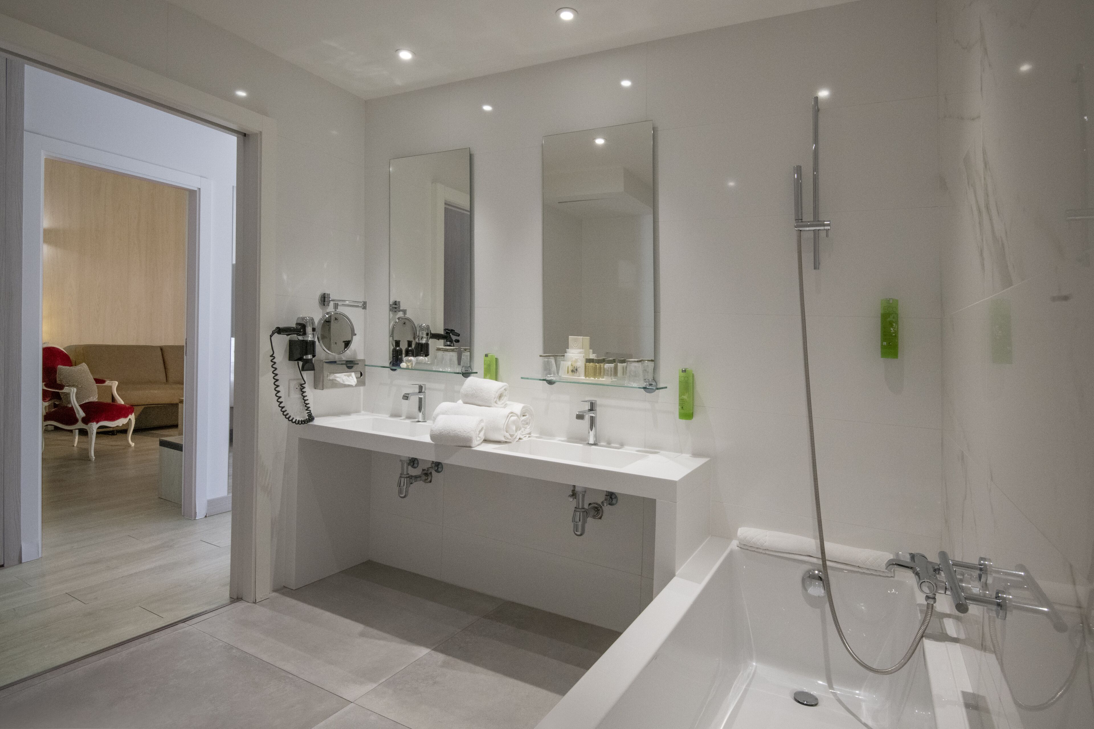 Suite | Bathroom