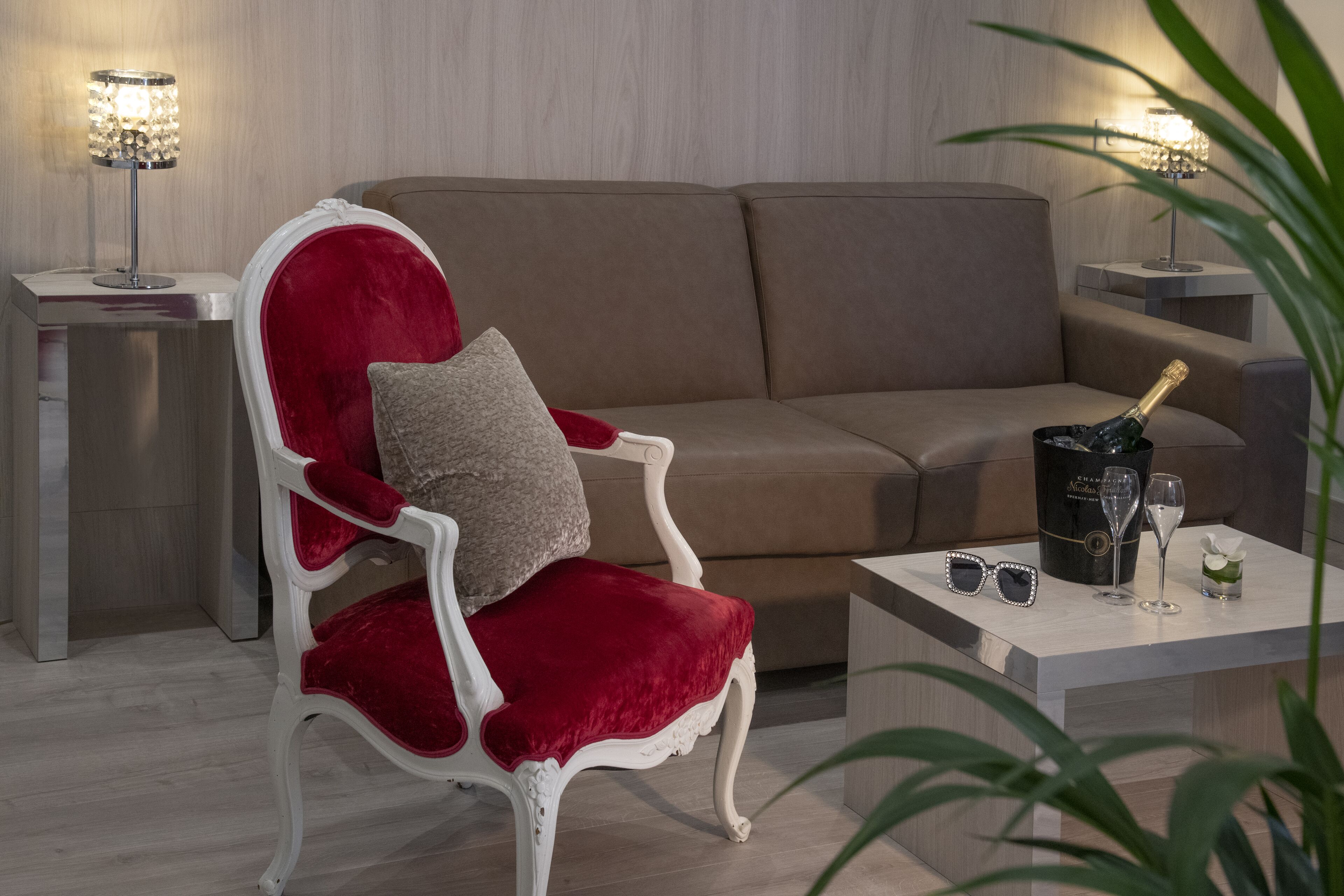 Suite | Living area | 55-inch LED TV with satellite channels, TV