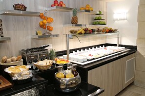 Frokostbuffé hver dag (EUR 20 per person)