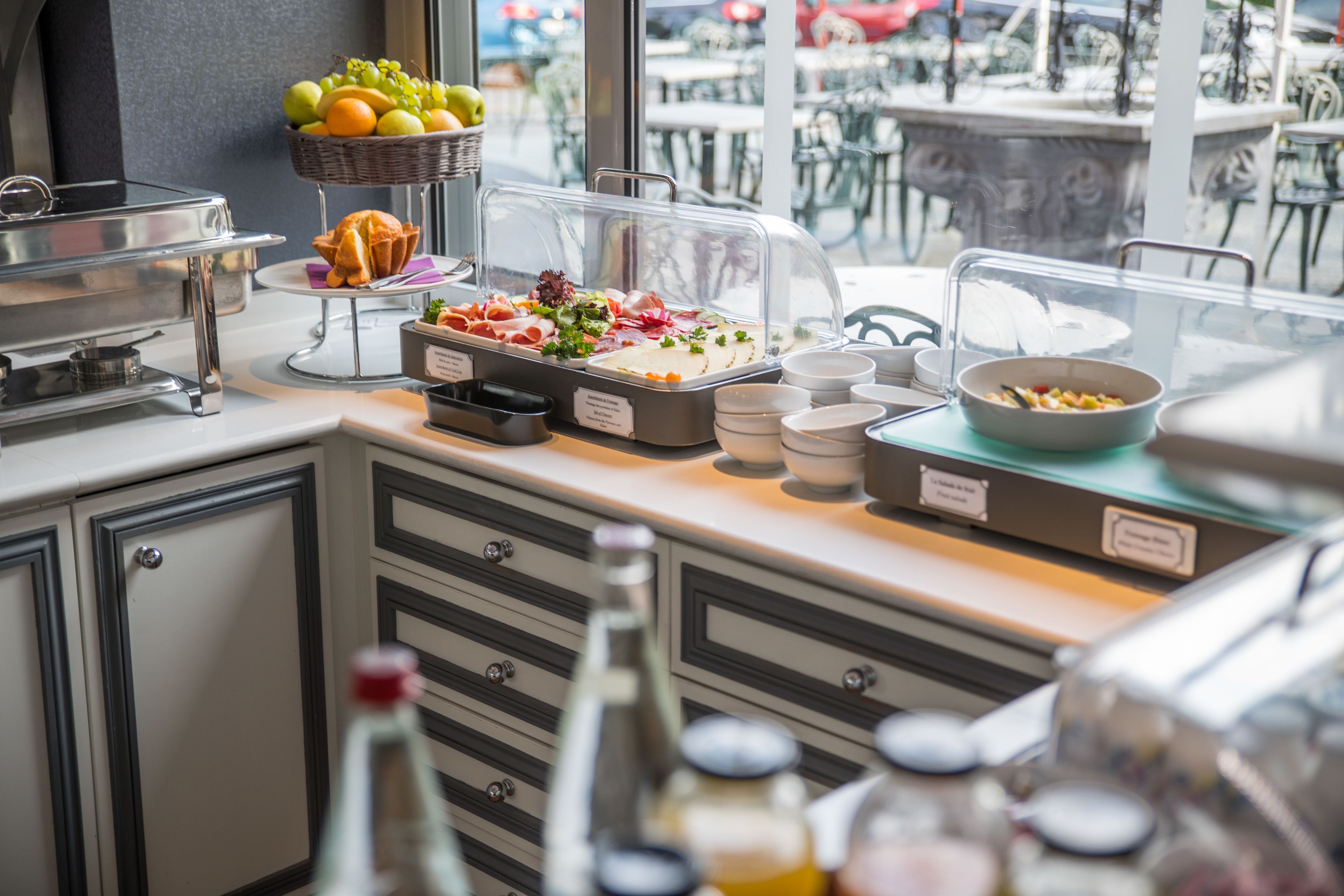 daily buffet breakfast for a fee