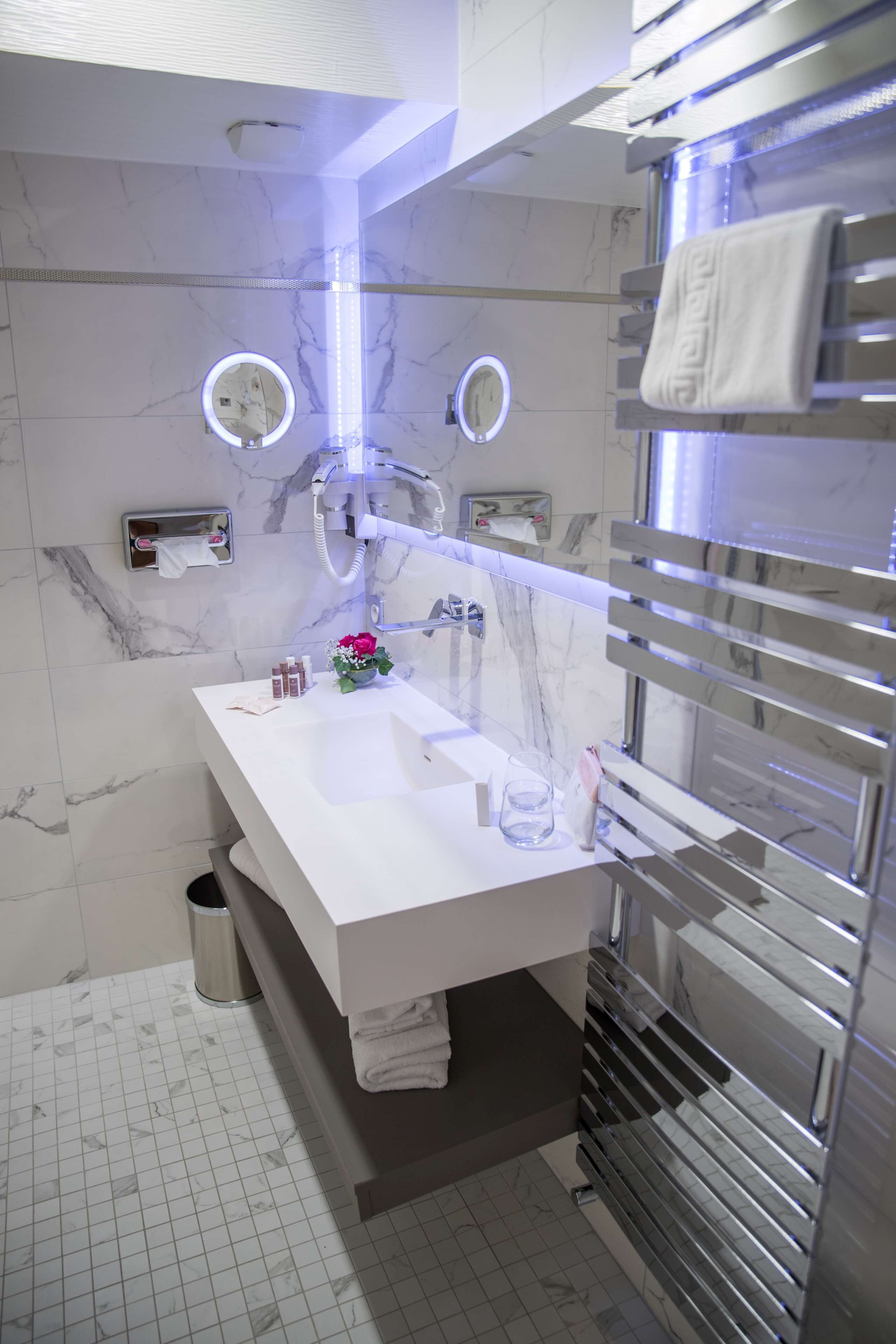 superior room, 1 double bed, non smoking | bathroom | free toiletries, hair dryer, towels