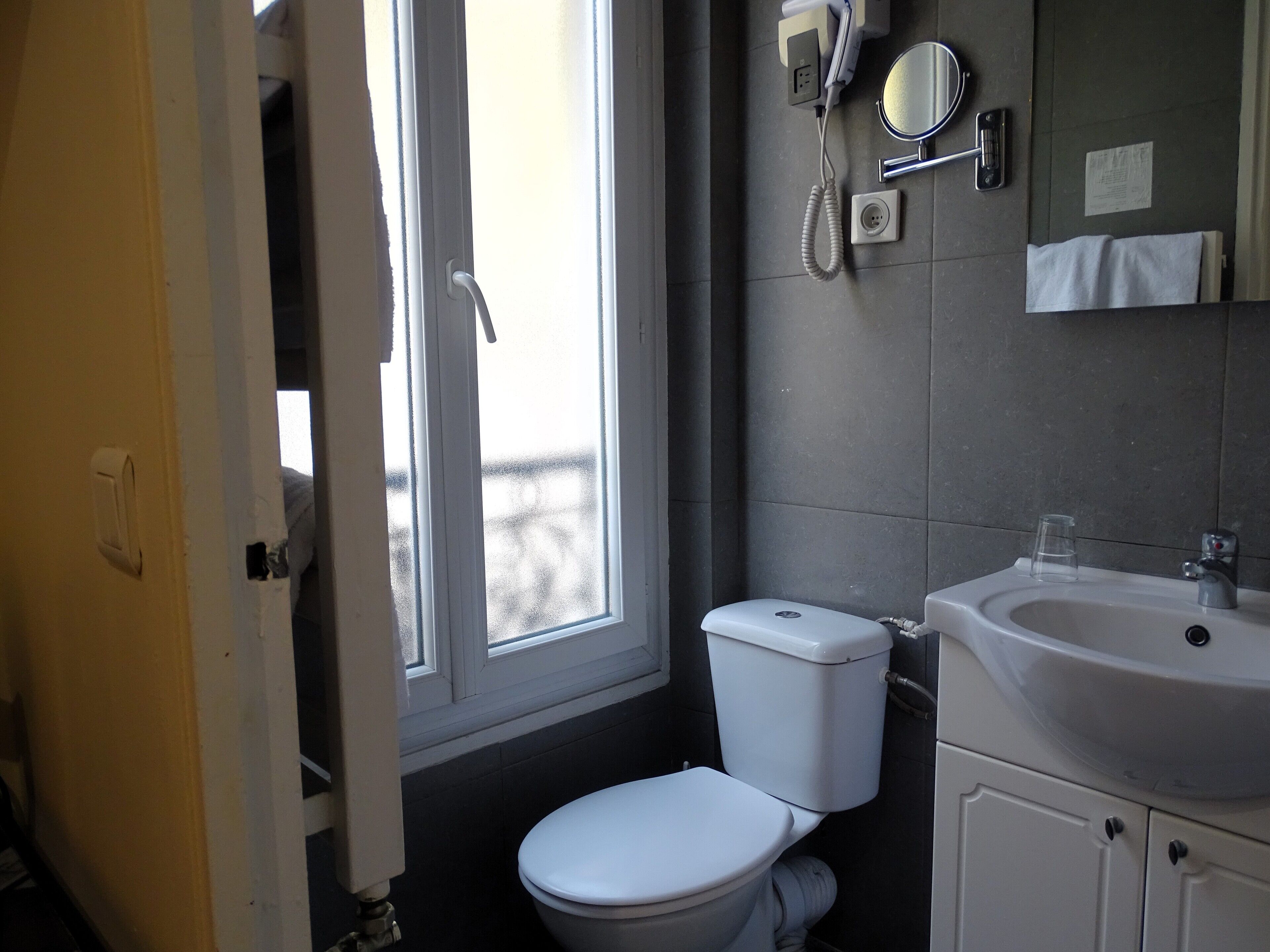 Foto - Hipotel Paris Belgrand Mairie Du 20ème