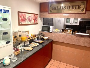 Daily continental breakfast (EUR 9 per person)