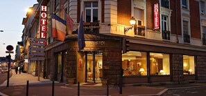 Front of property – evening/night - Hotel Bristol (Mulhouse)
