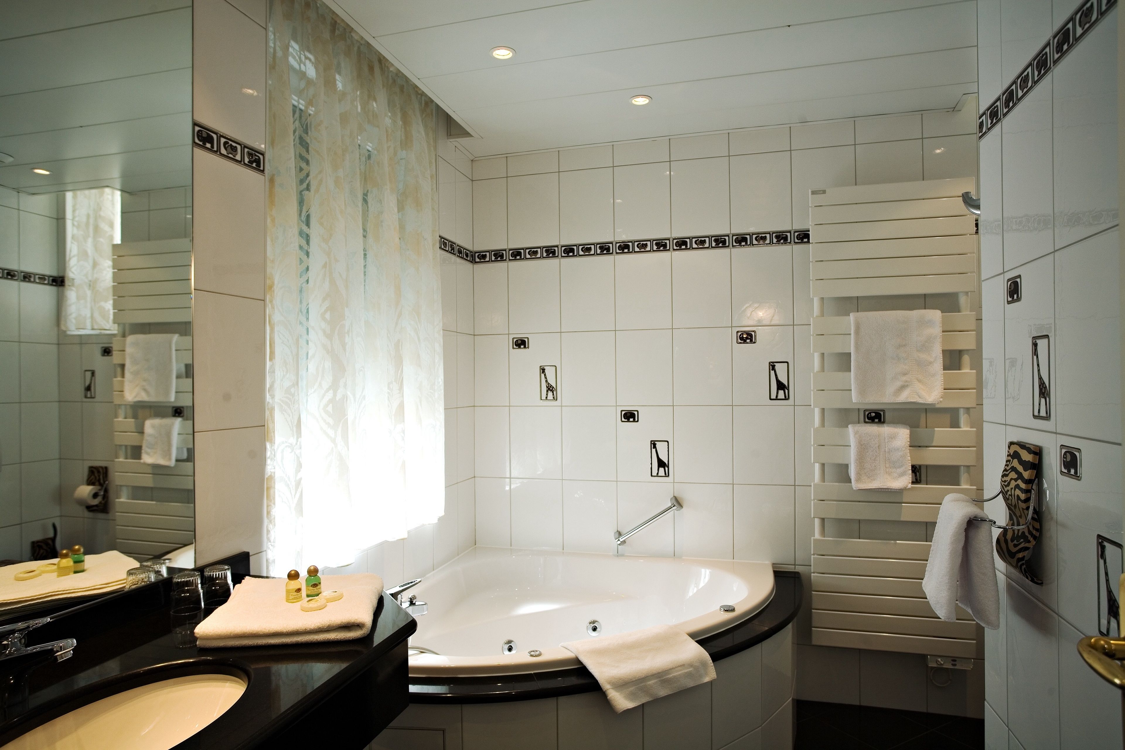 deluxe room | bathroom | free toiletries, hair dryer, towels