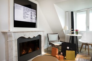 Junior Suite (Spa access included) | 1 bedroom, Tempur-Pedic beds, minibar, in-room safe