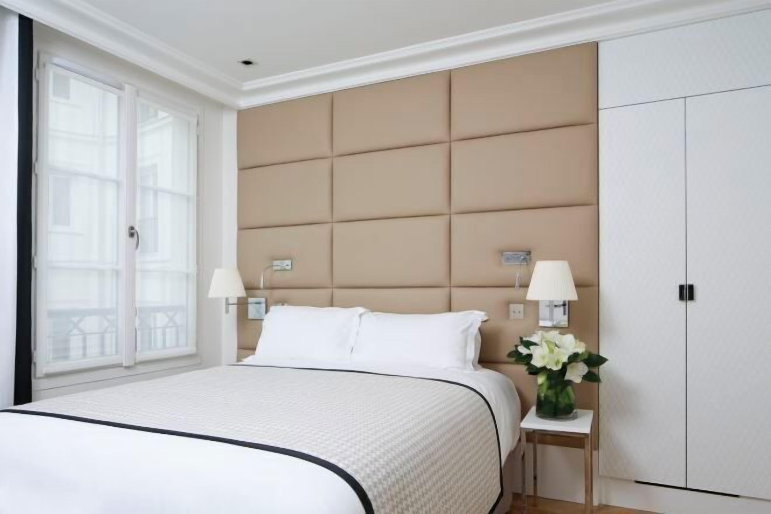 Tempur Pedic-bedden, een minibar, een kluis op de kamer, een bureau