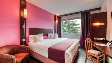 Chambre Exécutive | Literie de qualité supérieure, décoration personnalisée, bureau