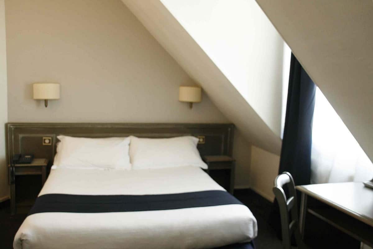 Minibar, in-room safe, soundproofing, rollaway beds (surcharge)